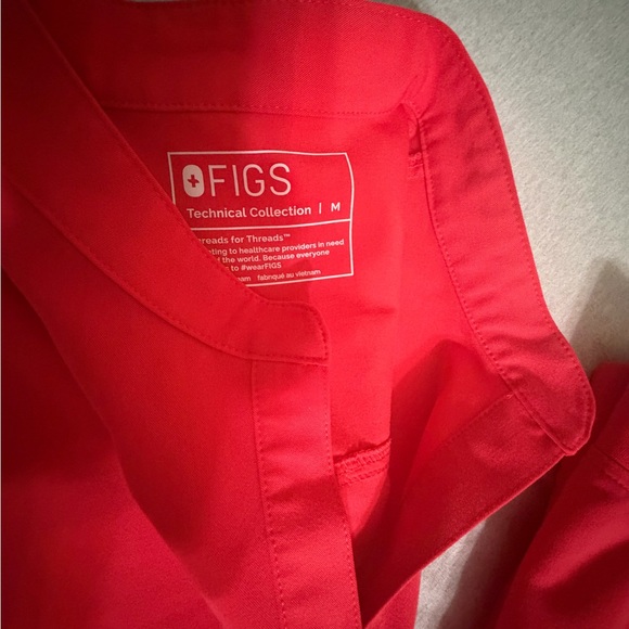 FIGS Women's scrub Red Scrubs medium Rafaela LP Zamora - Picture 2 of 3